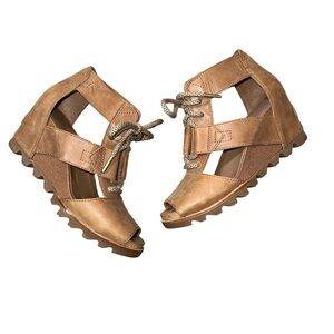NWOT Sorel Tan Wedge Sandals